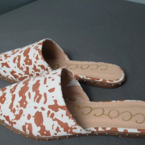 Women's CCocci Shoes - Monroe - Slip-on - Cow Print - Sz 11 - Cream & Brown - Picture 2 of 4